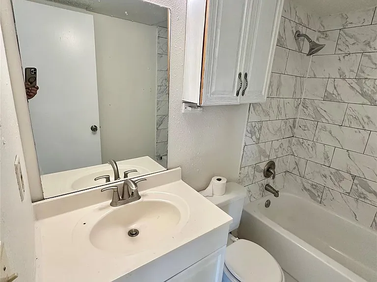 4322 Gillis St #204 — Photo 20