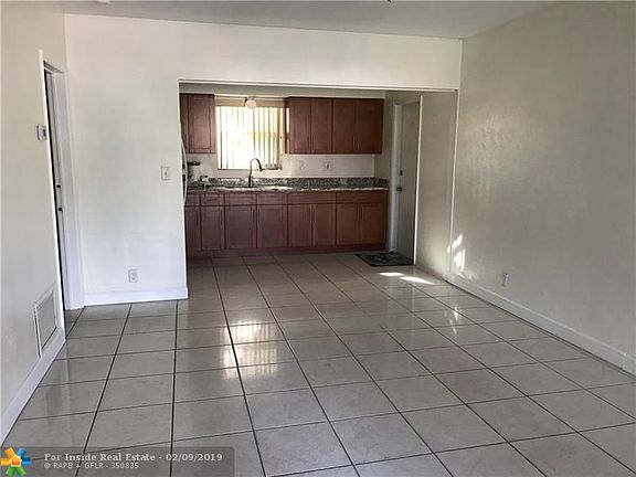 5th image of 2600 NE 35th Dr #1