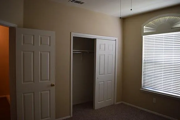 4105 Capstone Dr — Photo 2
