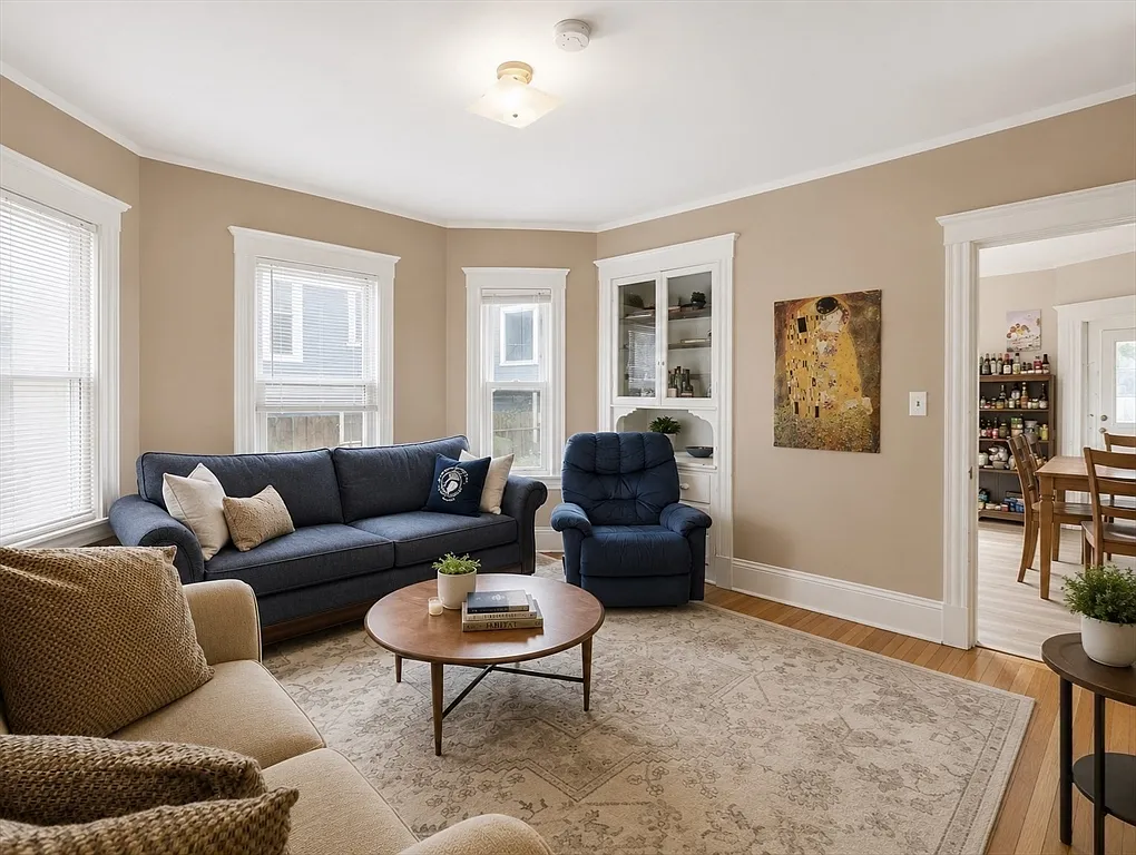 4 bed, 1.0 bath, 1200 sqft, $3,600 — Photo 4