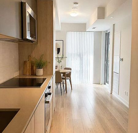 4th image of 400 King St W #2522