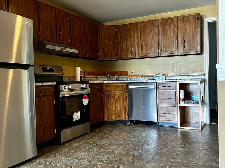 Eat-in kitchen