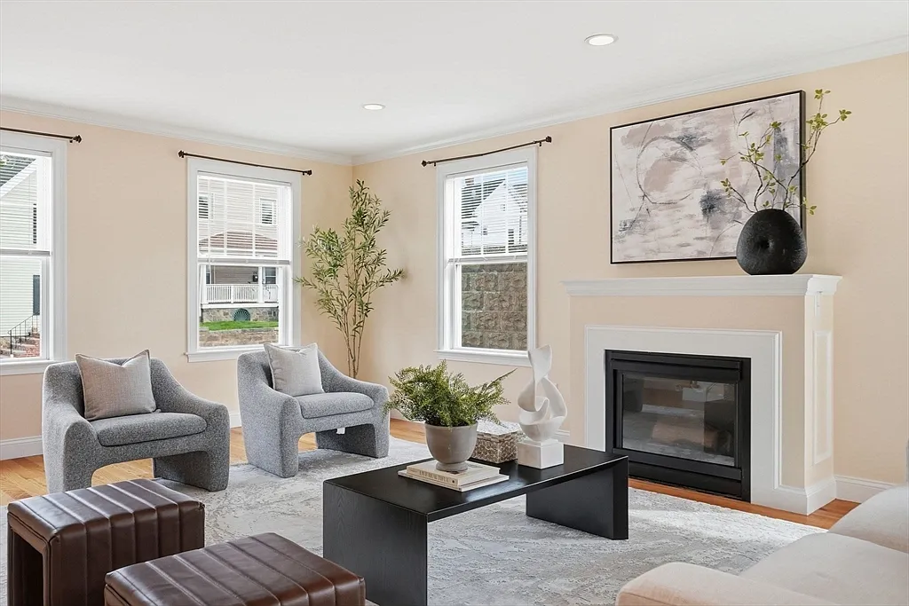 4 bed, 2.5 bath, 2221 sqft, $5,700 — Photo 1