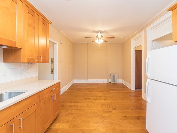 5th image of 35-12 Bradley Ave #1R