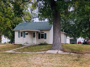 301 Berber St, Cairo, NE 68824