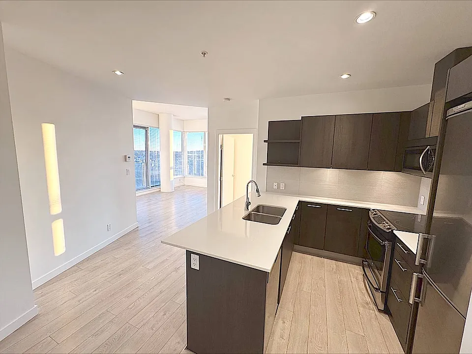 97 W Georgia St #1711