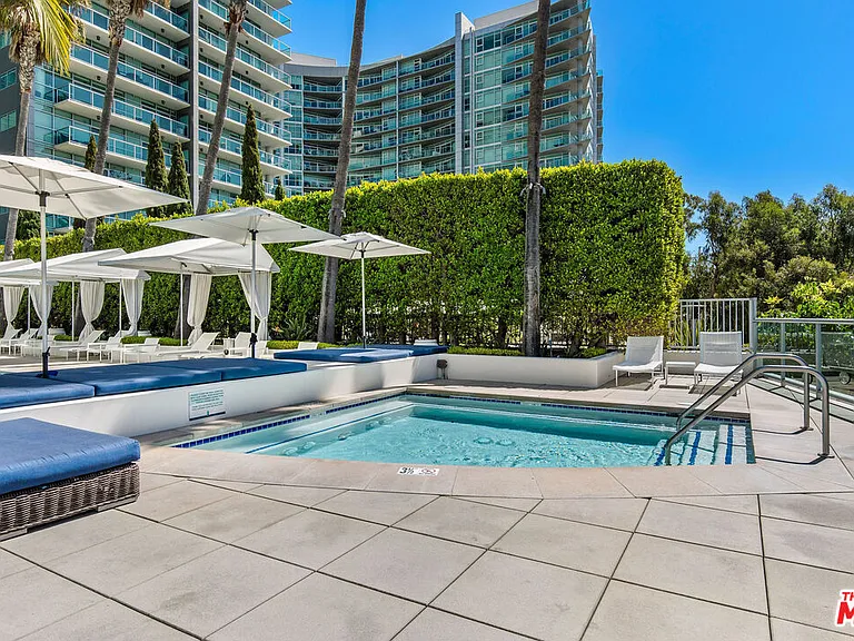 13700 Marina Pointe Dr #1626 — Photo 26