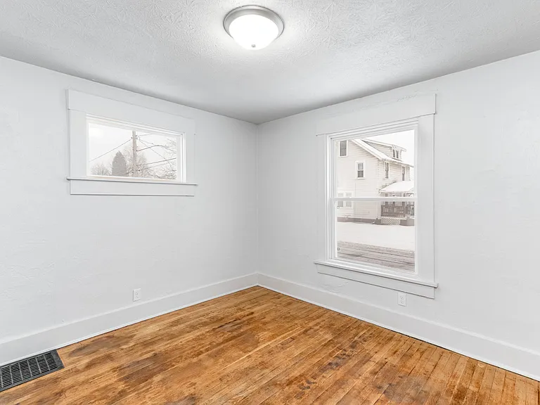2202 Georgetown Rd NE — Photo 5