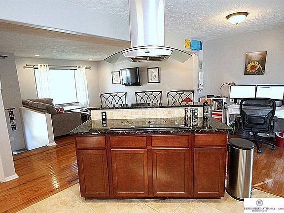 5th image of 13839 West Cir