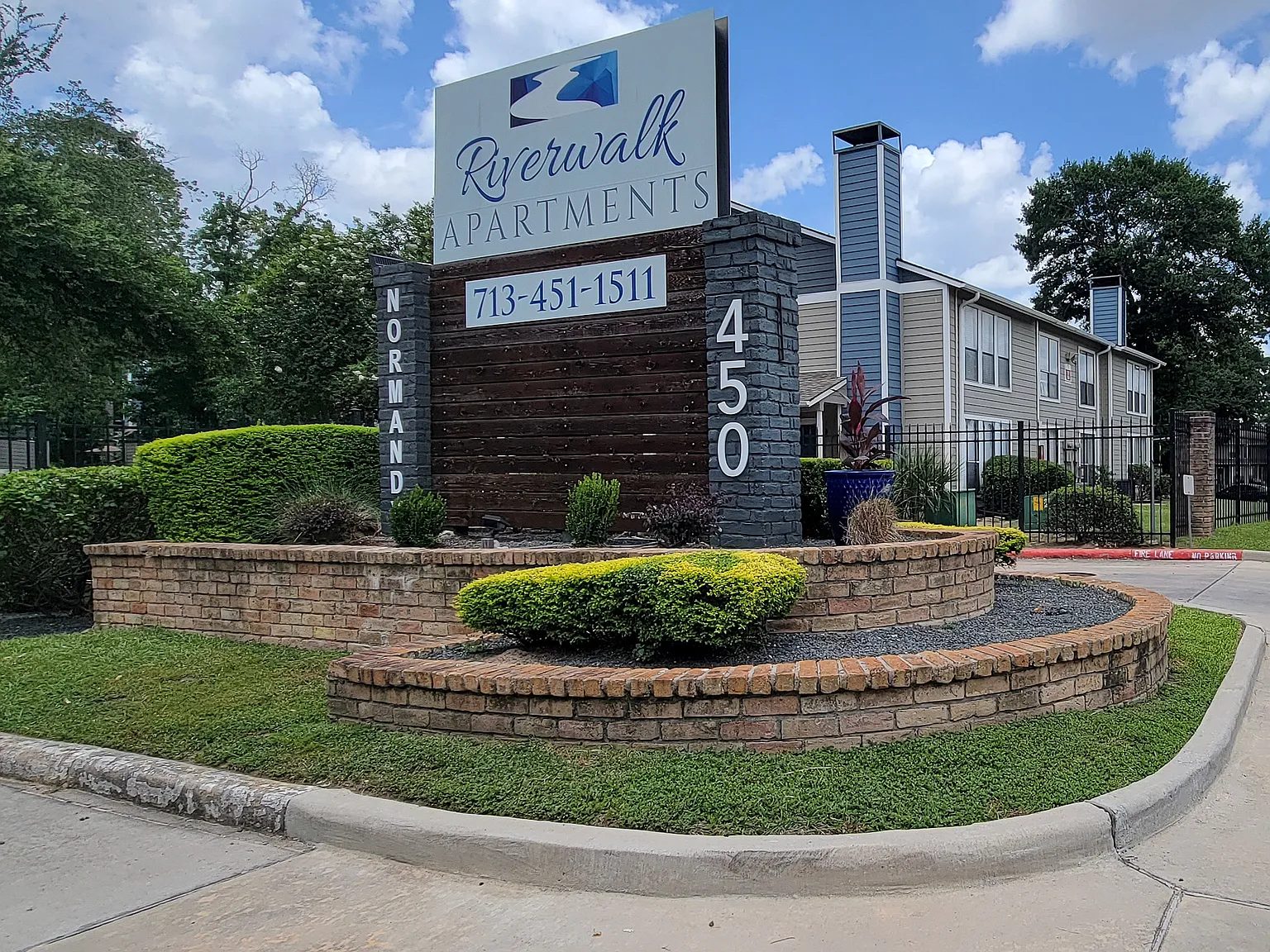 Riverwalk Apartments — Photo 3