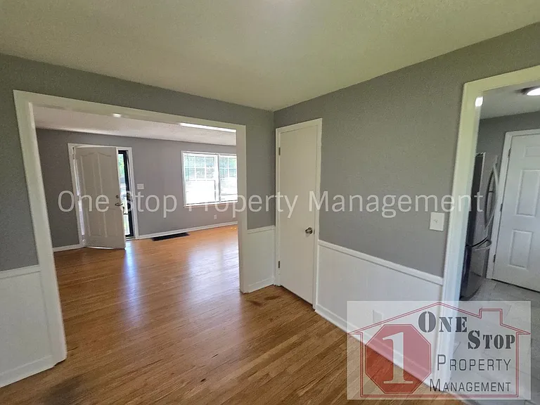 7037 Askew Ave — Photo 9