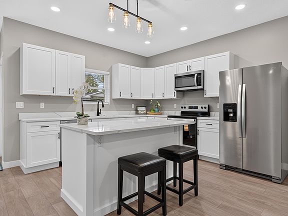 5th image of 302 W Canal St
