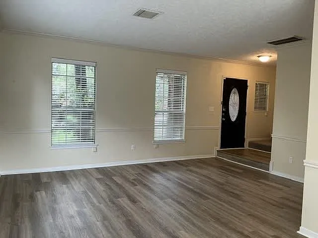 3 bed, 2.5 bath, 2056 sqft, $2,165 — Photo 4
