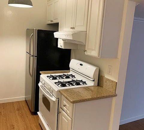 4th image of 824 11th St