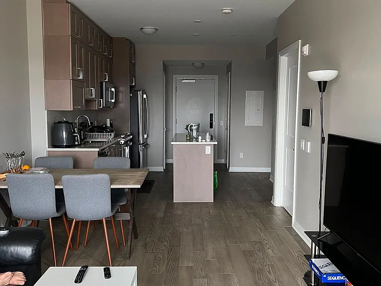 460 Gordon Krantz Ave #321 — Photo 4