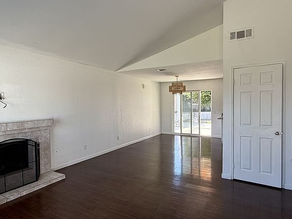 5th image of 10260 Magnolia Ct