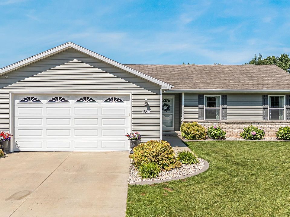 1st image of 1028 Durham Ln