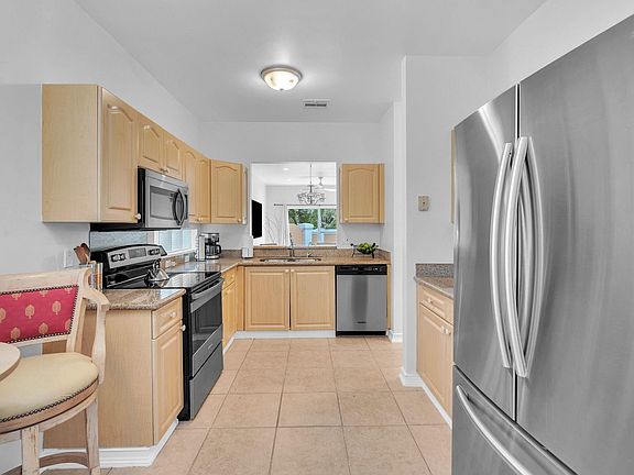 4th image of 10387 NW 7th Street
