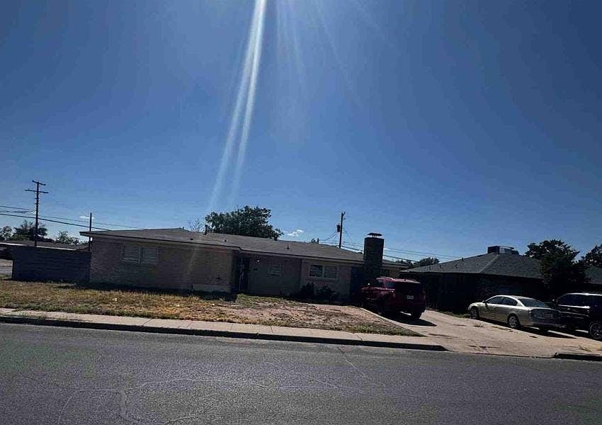 1st image of 1701 Royalty Ave