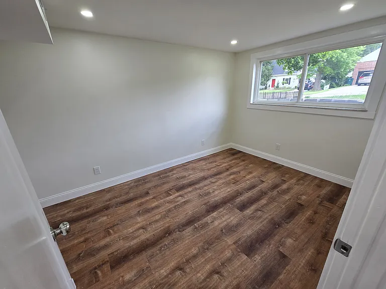 6305 Englewood Ave #1 — Photo 30