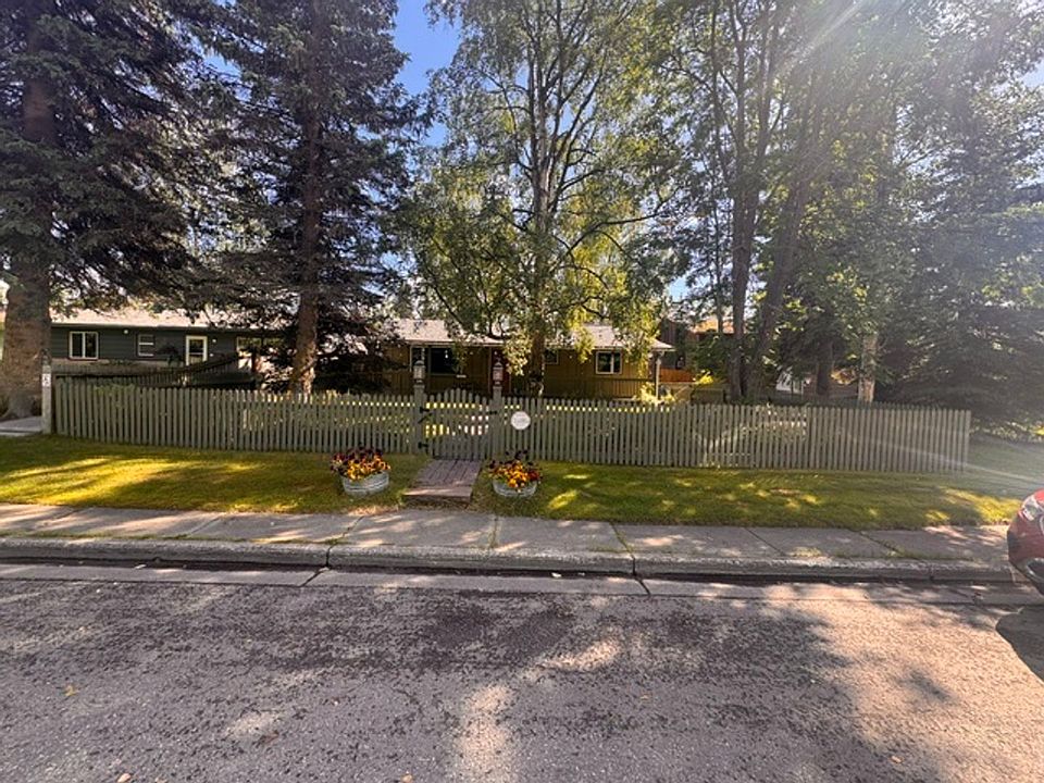 1st image of 1430 E 27th Ave