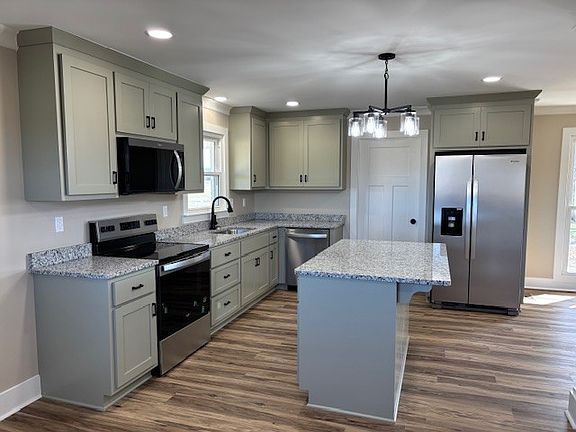 3rd image of 25 E Warren Rd