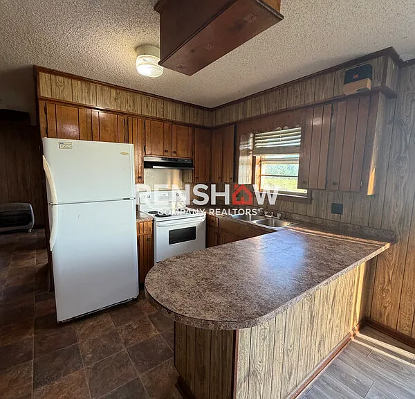 584 Lark St — Photo 14