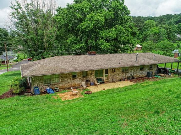 4th image of 307 W Hills Dr