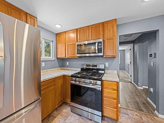 3rd image of 2437 W 9th St