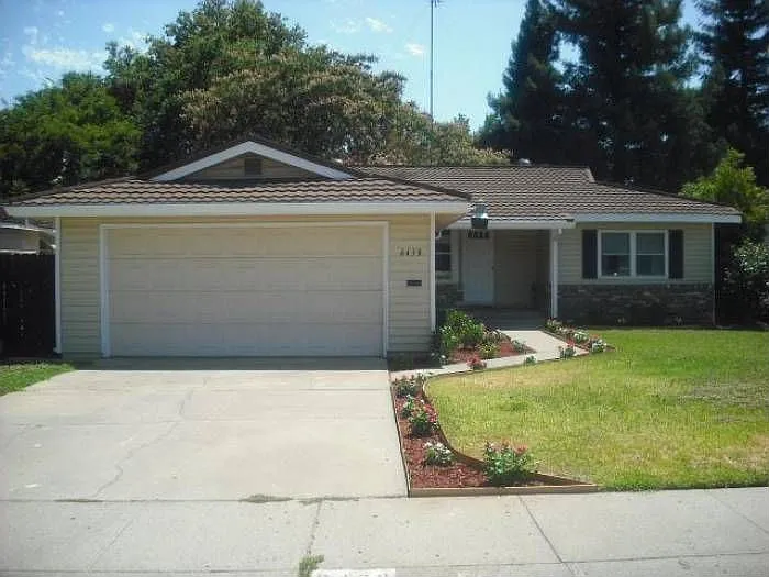 6438 Woodhills Way photo 1