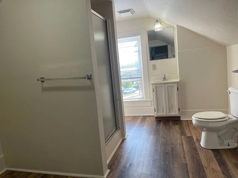 1207 High Ave — Photo 2