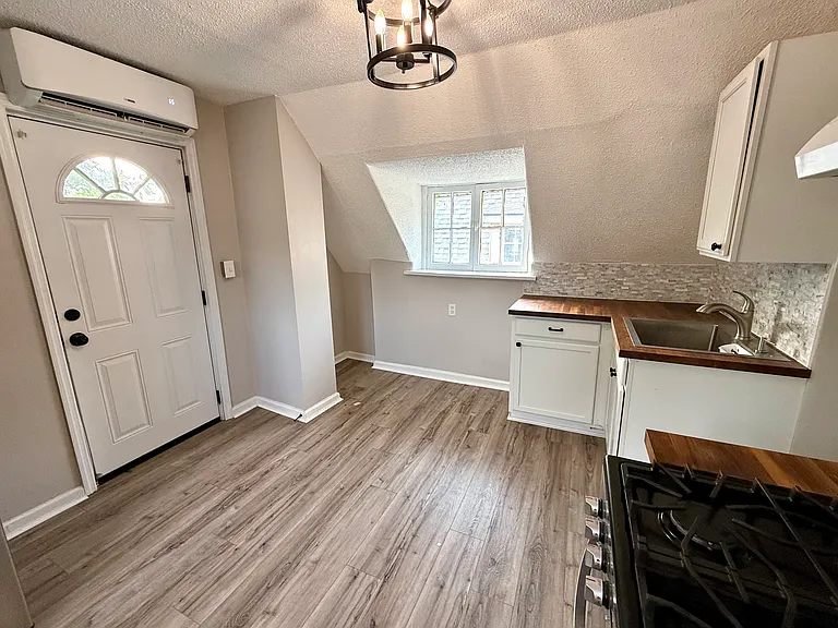 2023 Greenup St #3 — Photo 3