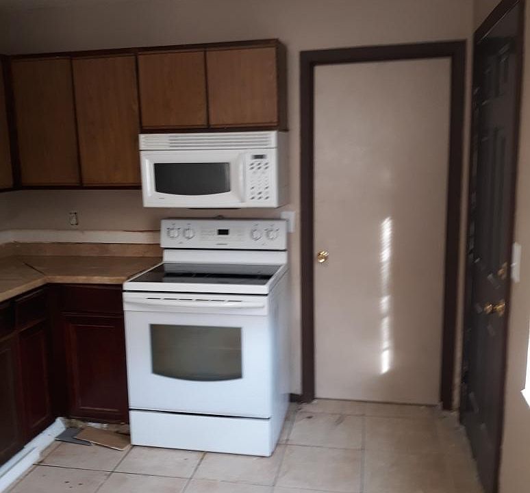 2nd image of 5807 8th Street Ct E