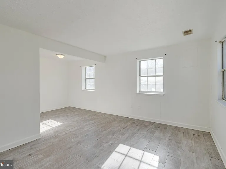 1015 Copperfield Ct — Photo 5