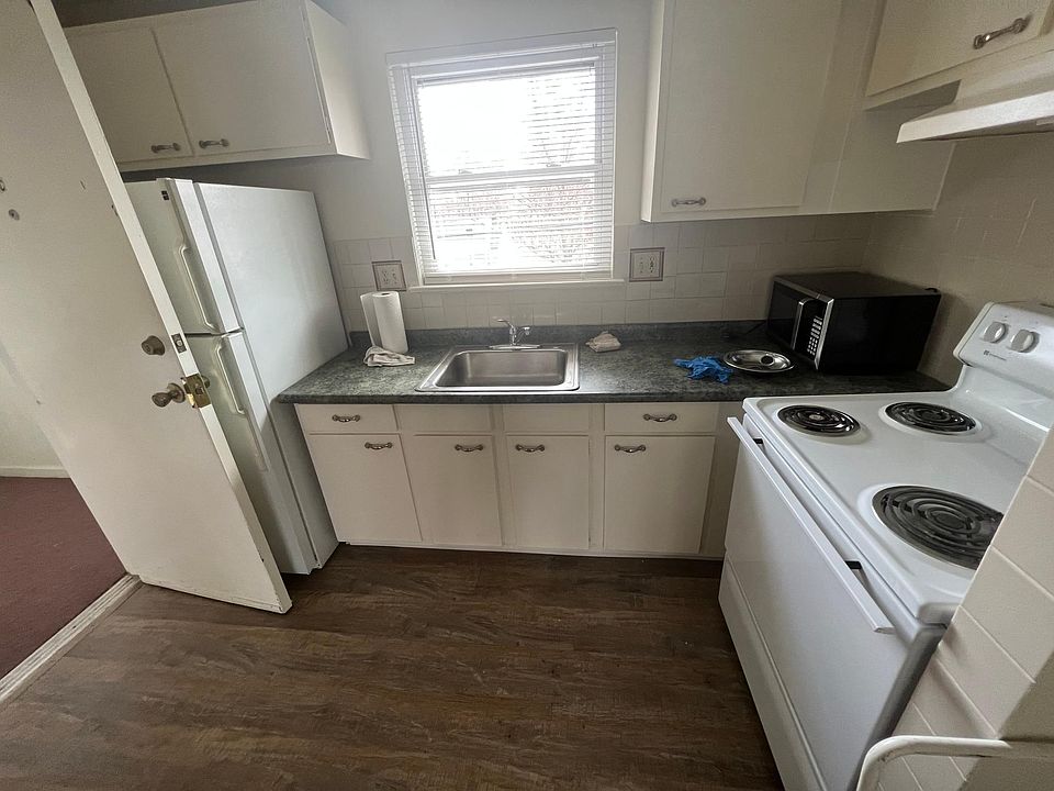 2nd image of 6 Colonial Dr APT C