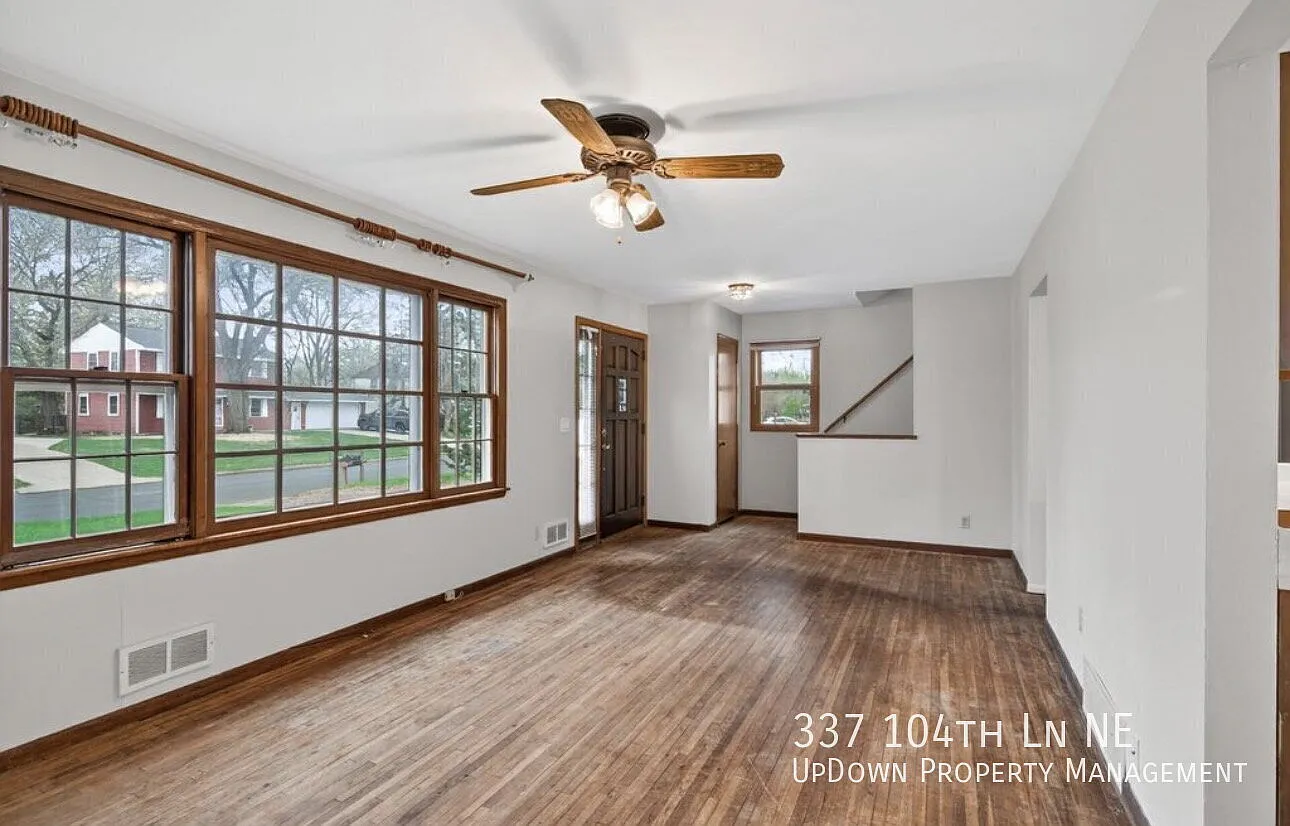 Charming 4-Bedroom Blaine Home with Hardwood Elegance & 2 Full Baths - 1,620 Sq Ft of Comfort! — Photo 3