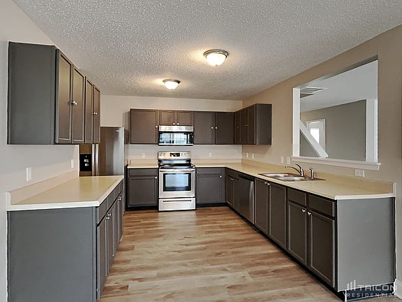 5th image of 1429 Redwood Dr