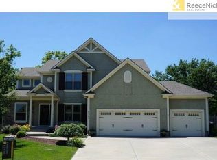 4040 SW Benziger Dr, Lees Summit, MO 64082