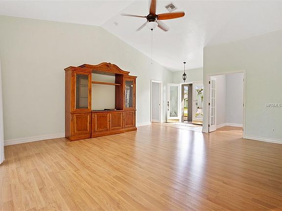 5th image of 11052 Corrigan Ave