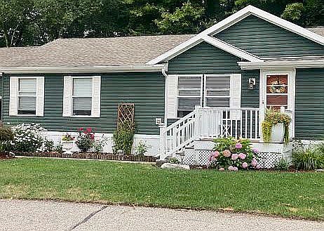 1st image of 6913 Ravenwood Ln NE