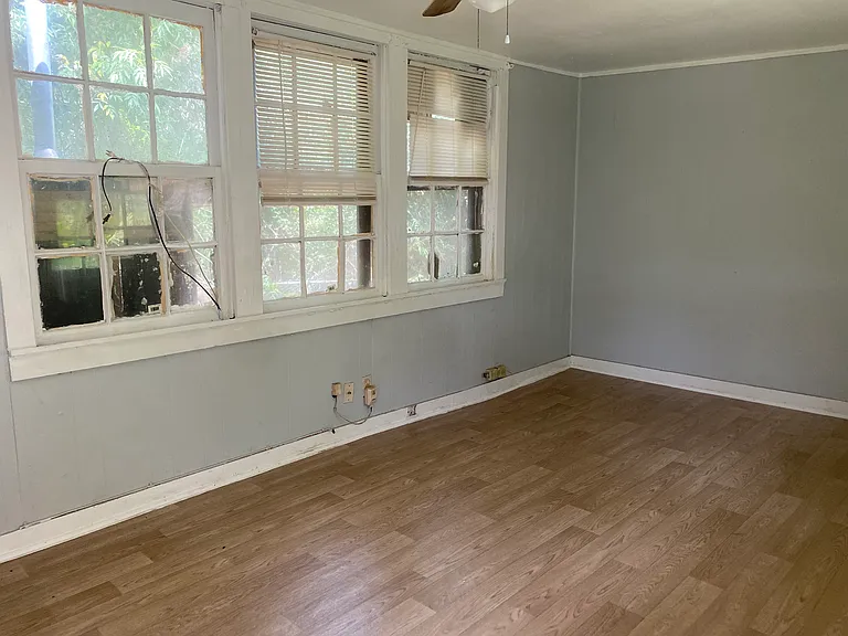 806 N Sterling St — Photo 3