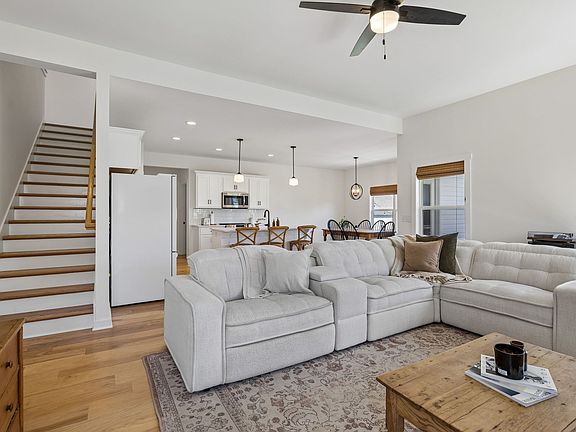 3rd image of 202 Finch Dr