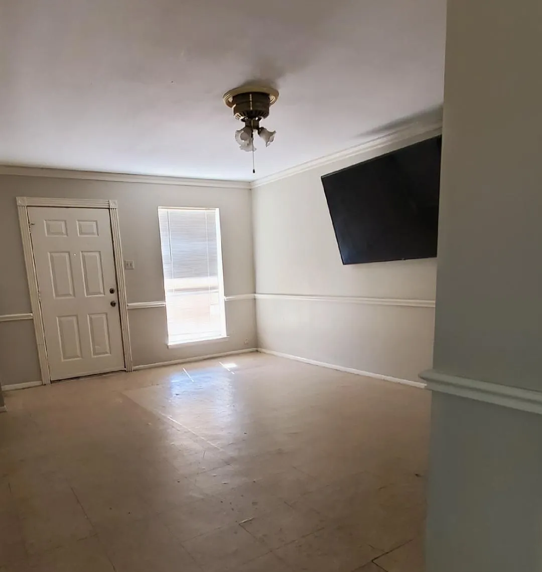 2 bed, 1.5 bath, 1424 sqft, $1,495 — Photo 2