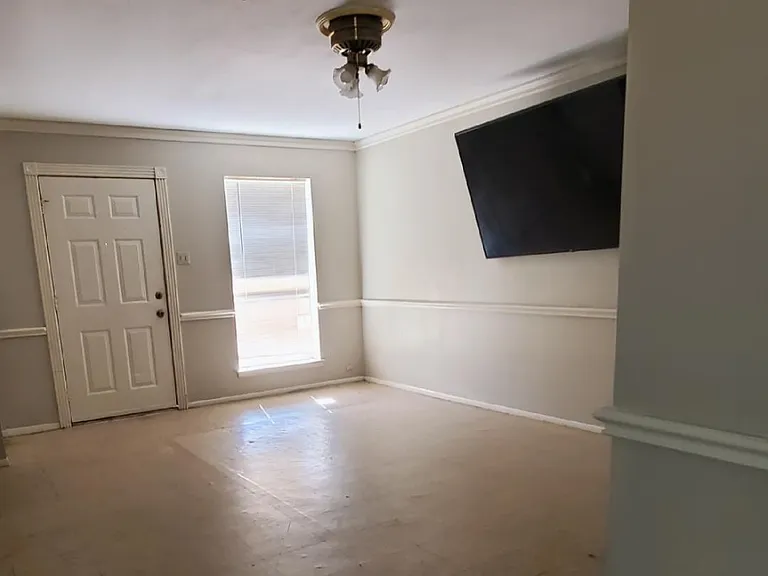 4619 Orange Cir N — Photo 2