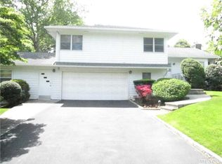 2 Midwood Cross, Roslyn, NY 11576