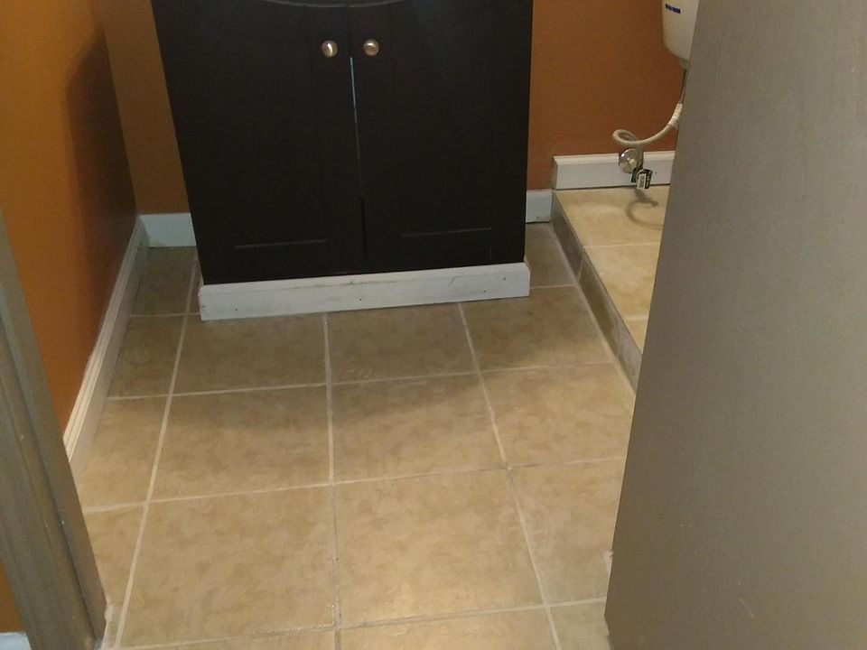 Basement bathroom full