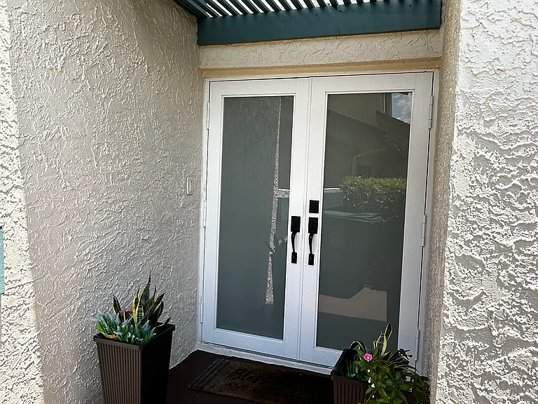 8321 SW 39th Ct — Photo 2