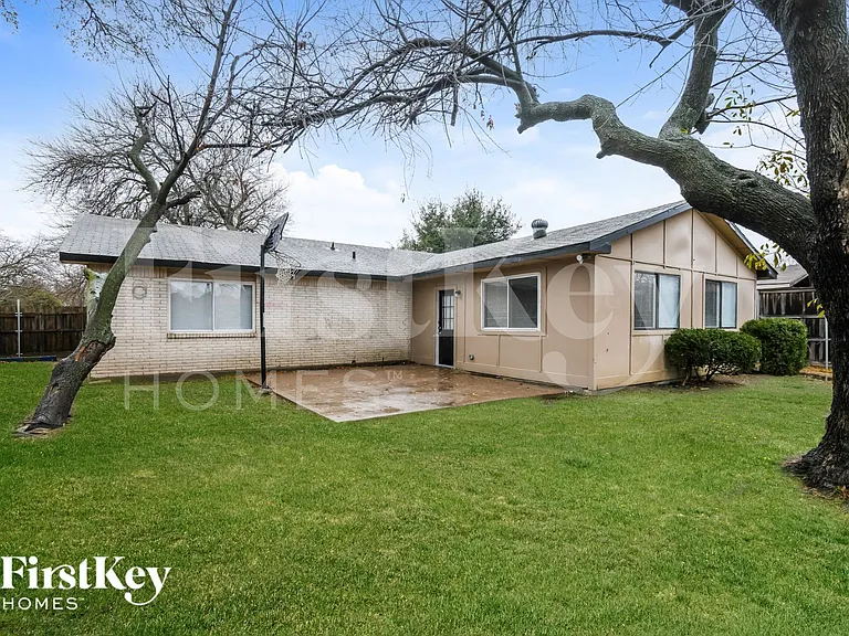 3630 Williamsburg Dr — Photo 15