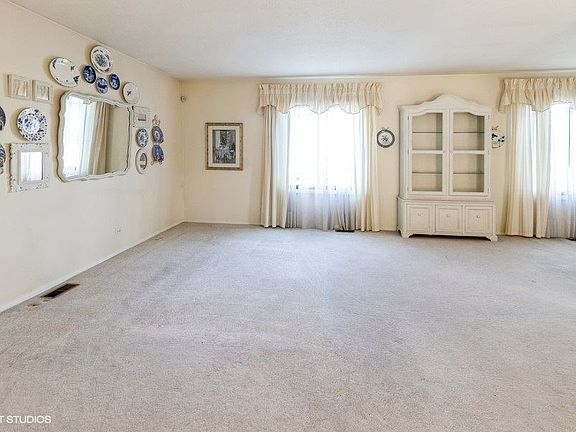 4th image of 853 Shorewood Dr