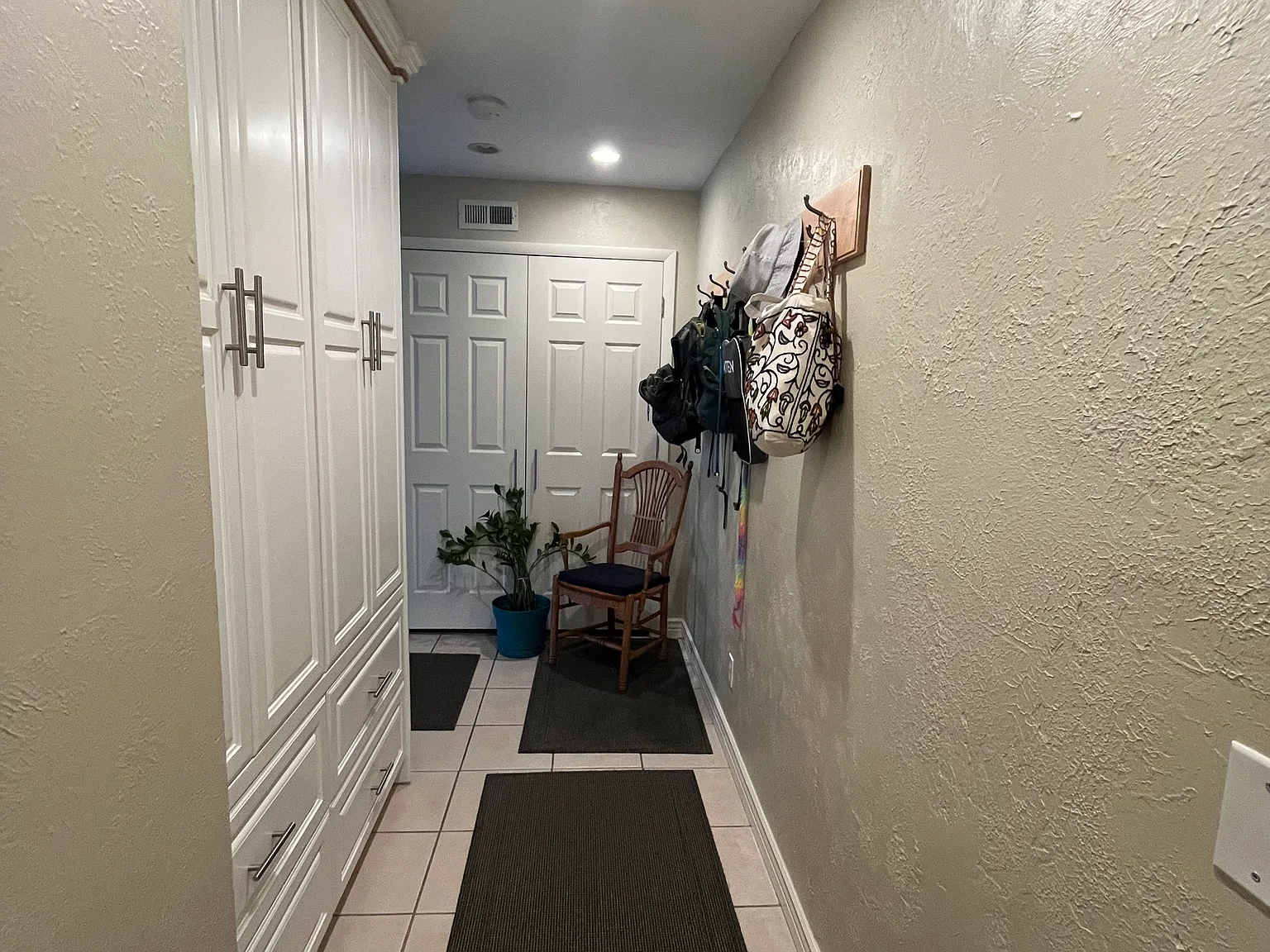2 bed, 1.5 bath, 1300 sqft, $2,500 — Photo 2